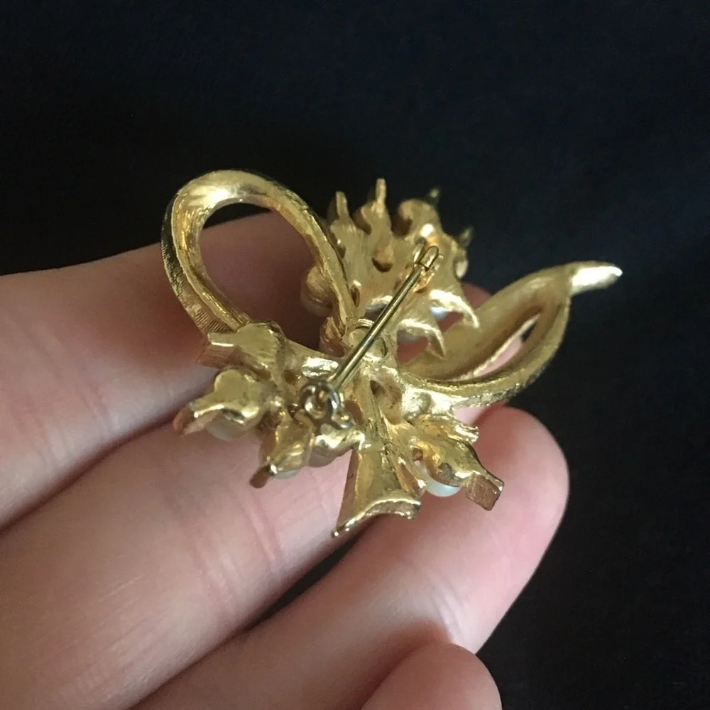 Vintage Gold Tone Faux Pearl Jewelry Brooch Pin - Picture 3 of 6